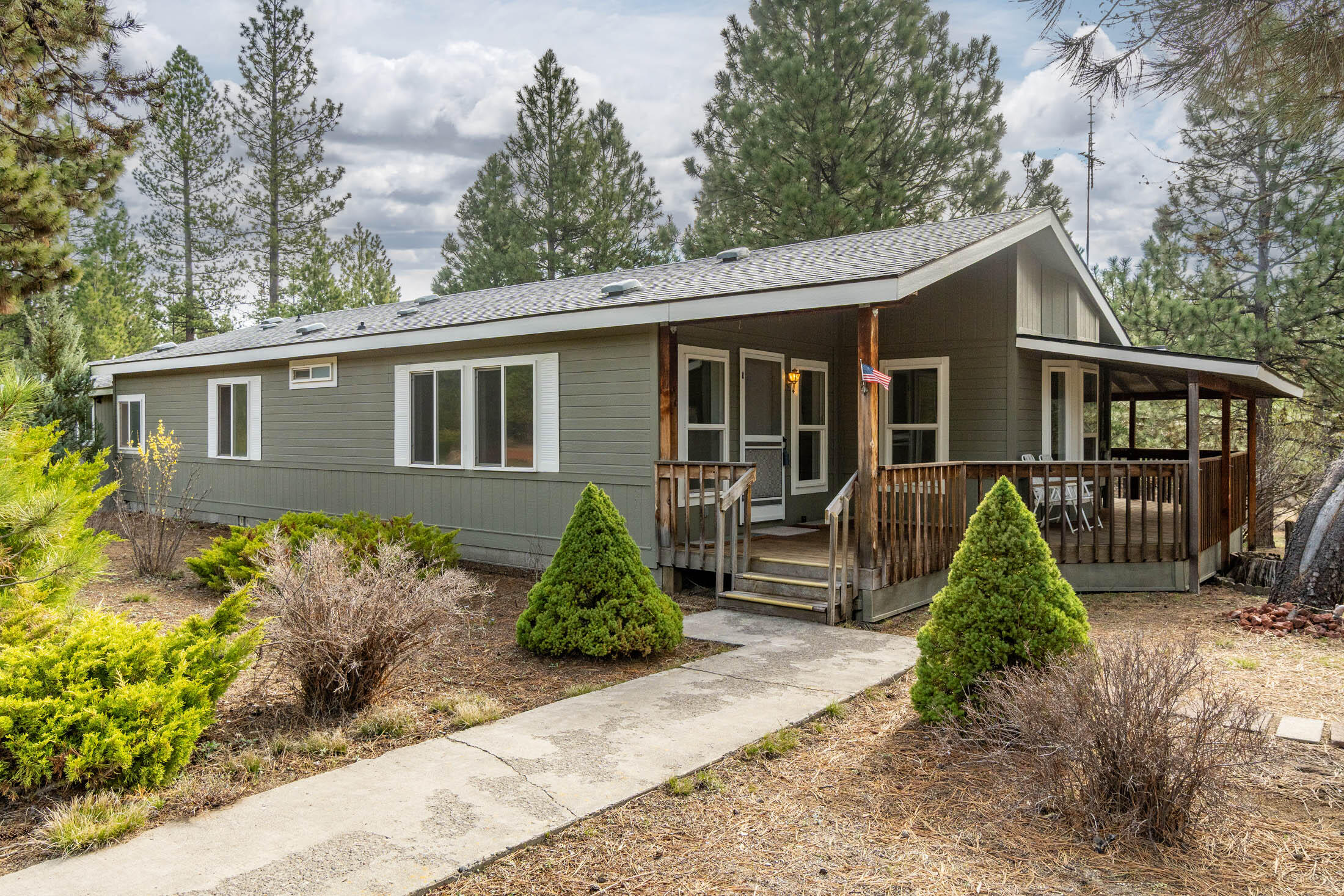 2706 Boone Circle La Pine, OR 97739 - Photo 1 of 32 2106 Boone Ct_0103