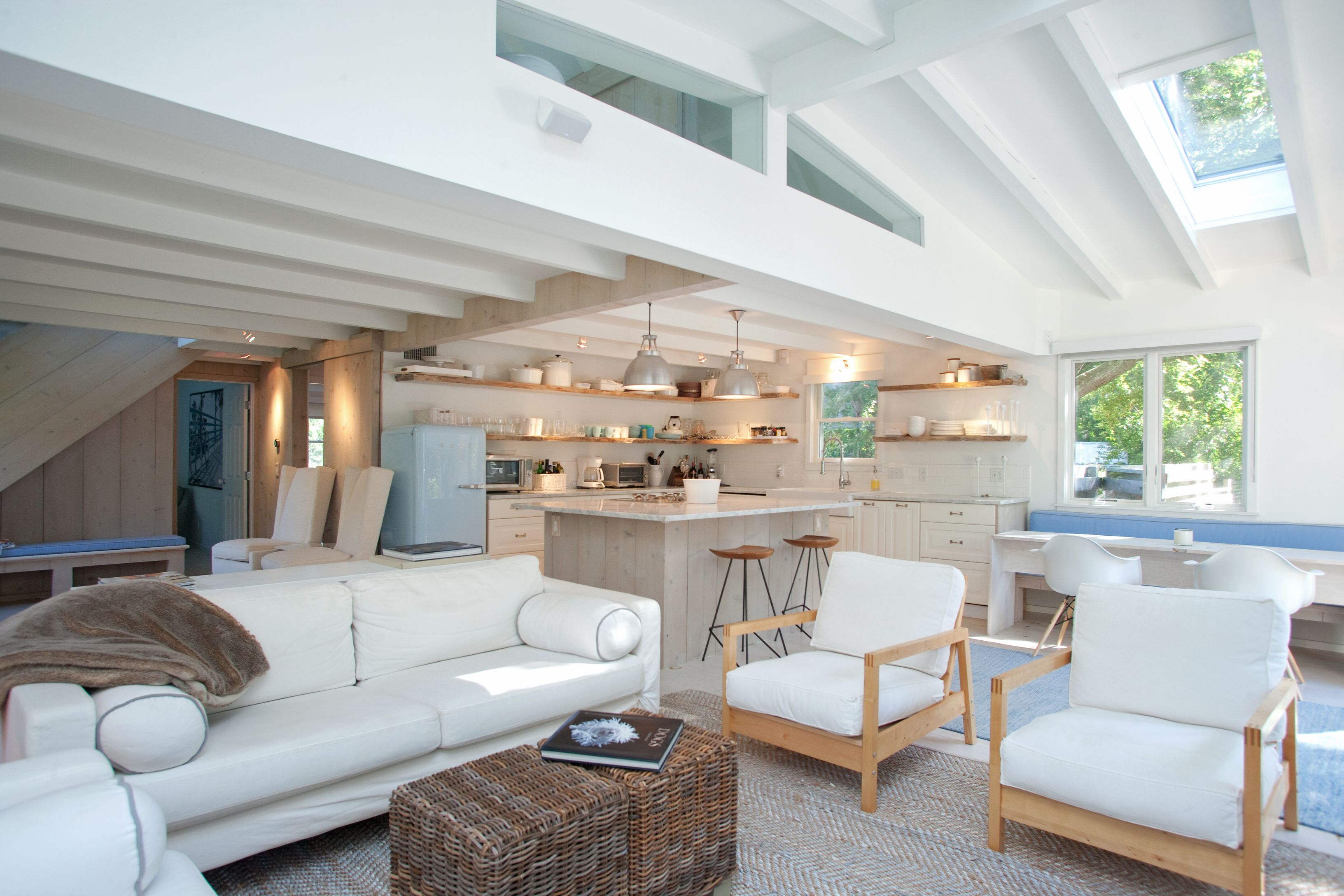 195 Oak Street Bridgehampton, NY 11932 - Photo 4 of 11