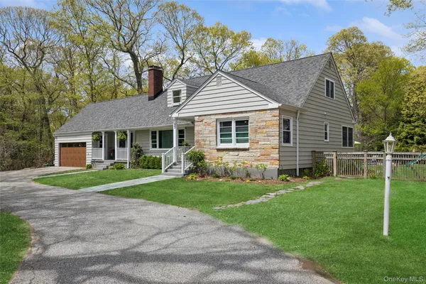 $989,990 | 45 Woodland Drive, Smithtown, NY 11787