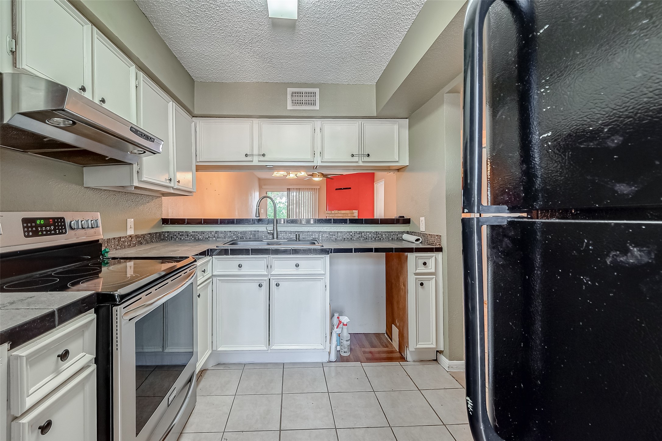 1505 Ward Road, Unit 214 Baytown, TX 77520 - Photo 8 of 48 KITCHEN WITH FREESTANDING RANGE AND REFRIGERATOR.