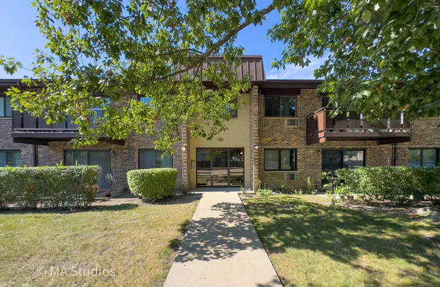 $169,000 | 2632 North Windsor Drive, Unit 104, Arlington Heights, IL 60004
