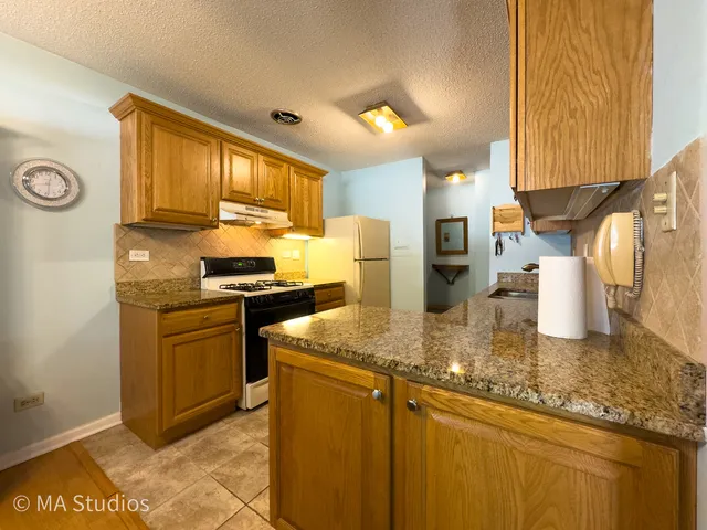 $169,000 | 2632 North Windsor Drive, Unit 104, Arlington Heights, IL 60004