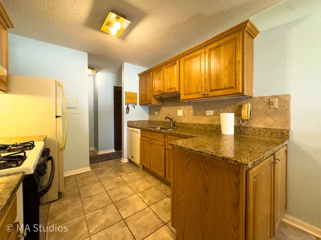 $169,000 | 2632 North Windsor Drive, Unit 104, Arlington Heights, IL 60004