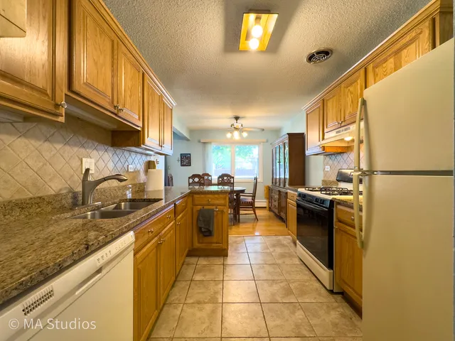 $169,000 | 2632 North Windsor Drive, Unit 104, Arlington Heights, IL 60004