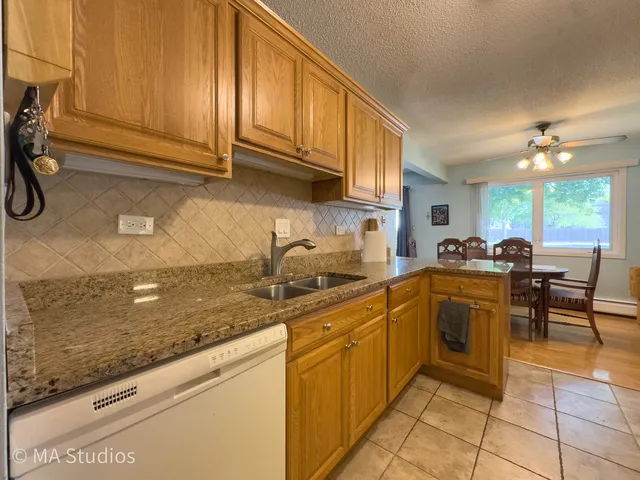 $169,000 | 2632 North Windsor Drive, Unit 104, Arlington Heights, IL 60004