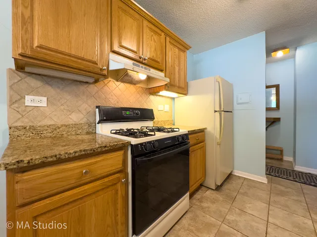 $169,000 | 2632 North Windsor Drive, Unit 104, Arlington Heights, IL 60004