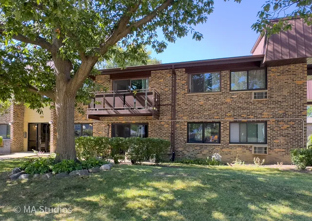 $169,000 | 2632 North Windsor Drive, Unit 104, Arlington Heights, IL 60004