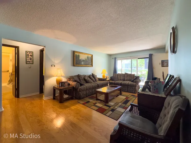 $169,000 | 2632 North Windsor Drive, Unit 104, Arlington Heights, IL 60004