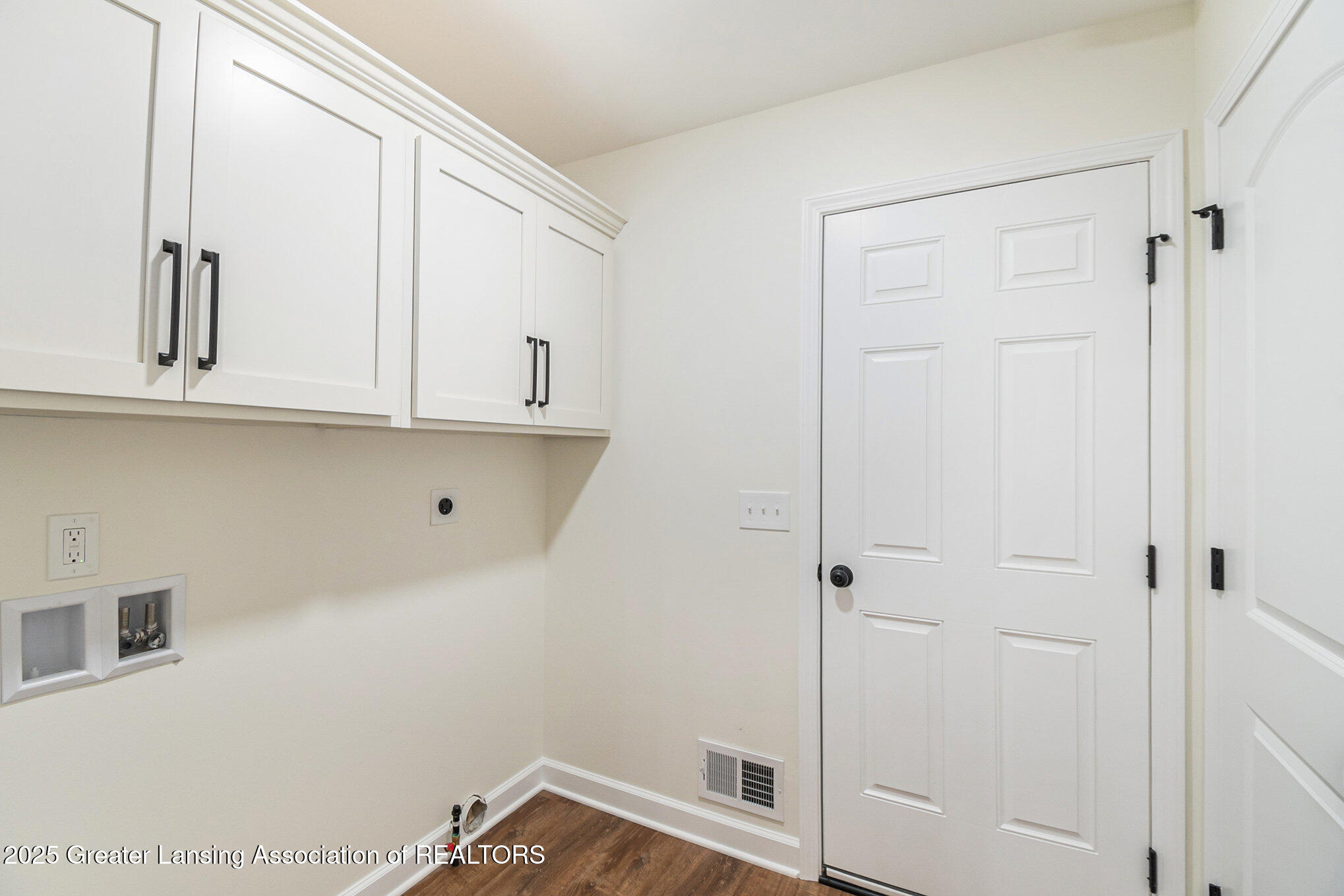 4047 Eastbridge Road Stockbridge, MI 49285 - Photo 8 of 29 Laundry Room