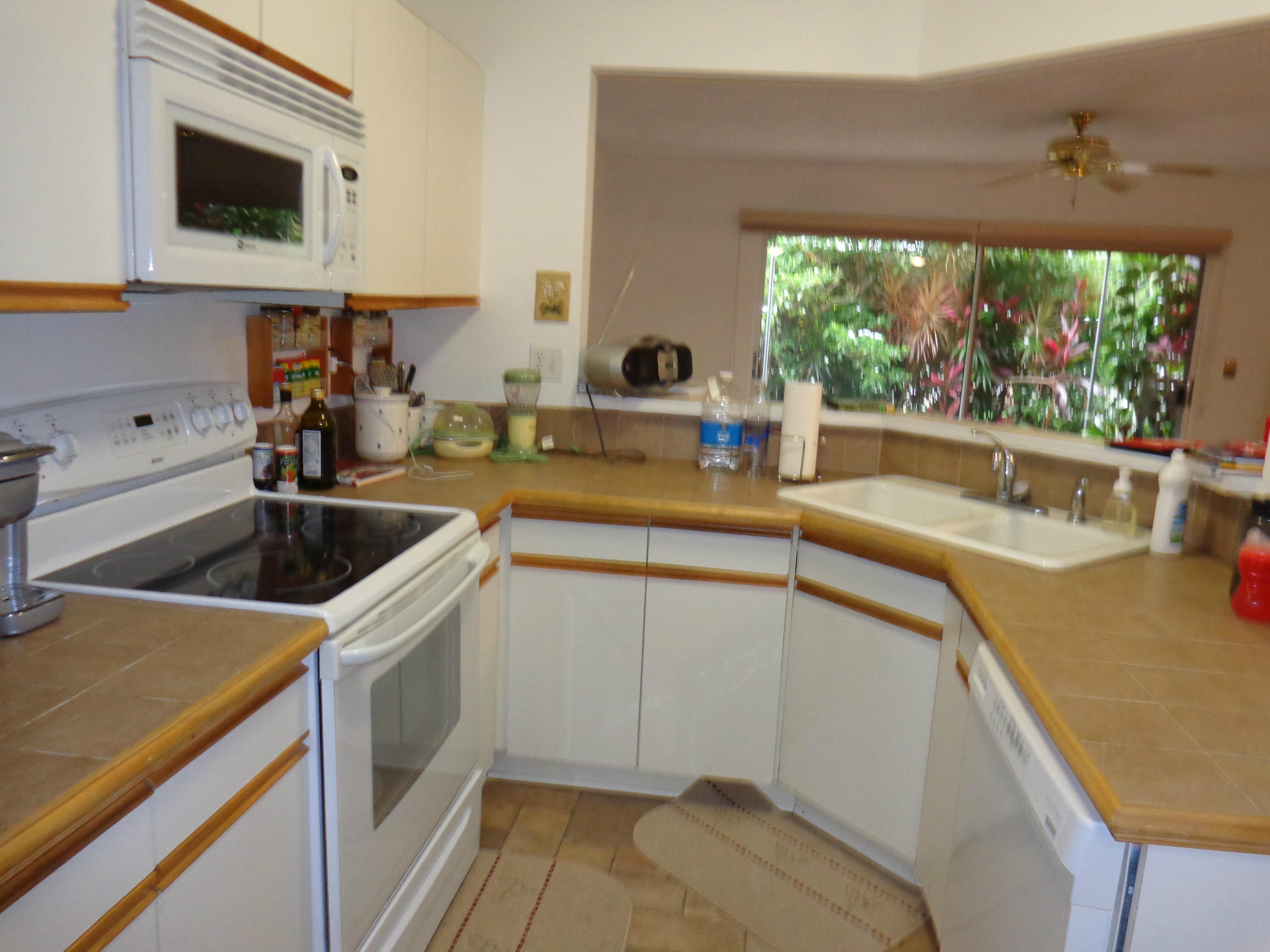 5219 Sapphire Boca Raton, FL 33431 - Photo 4 of 4 KITCHEN