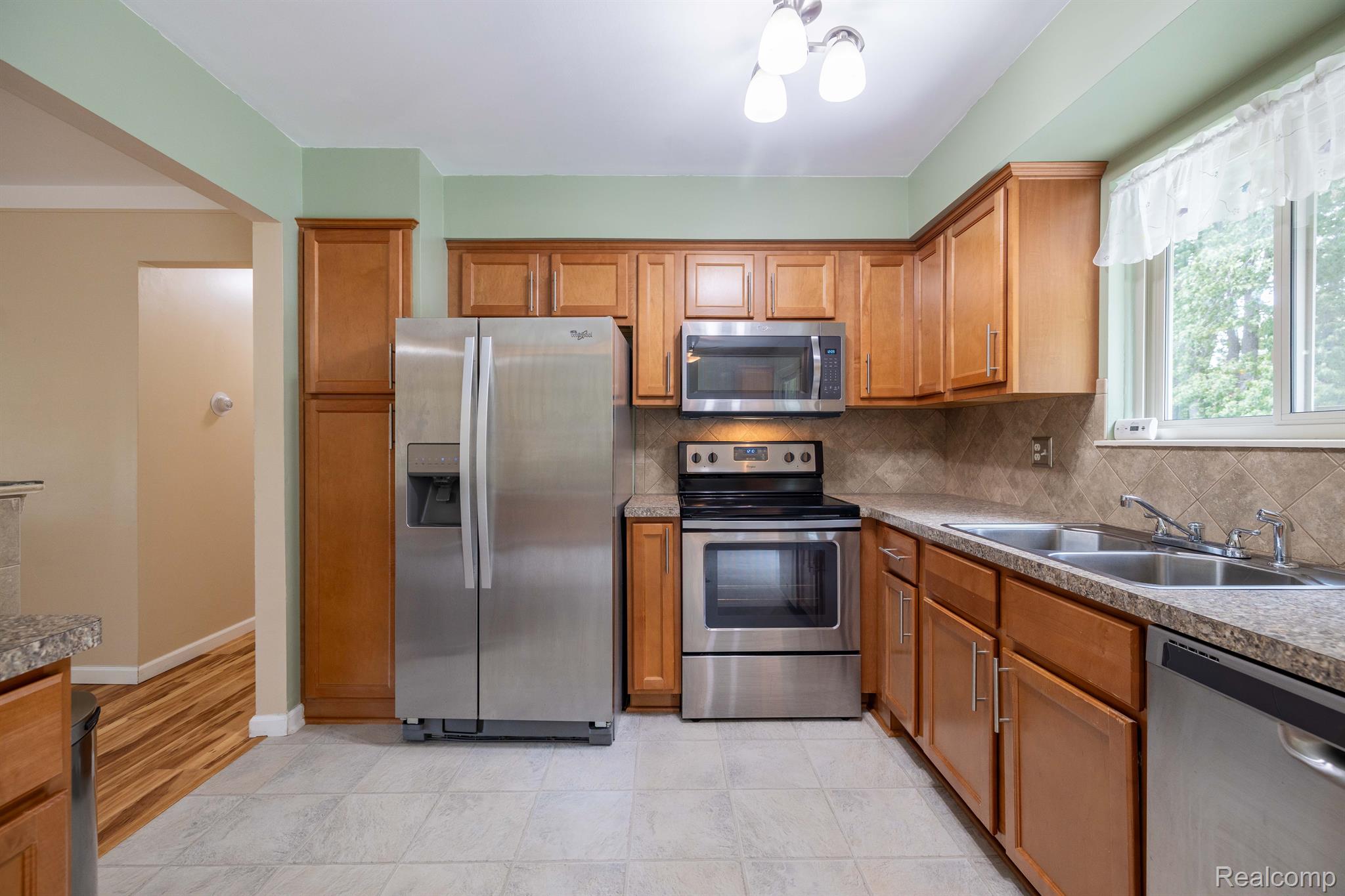733 Buckingham Road Canton, MI 48188 - Photo 10 of 33 Gallery Image 10