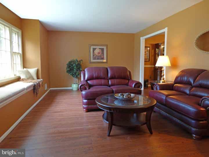 262 Hickory Road Yardley, PA 19067 - Photo 2 of 22