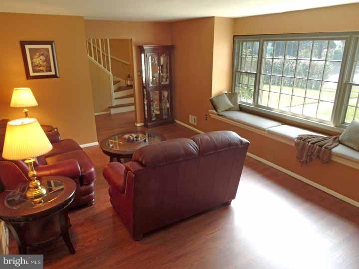 262 Hickory Road Yardley, PA 19067 - Photo 4 of 22
