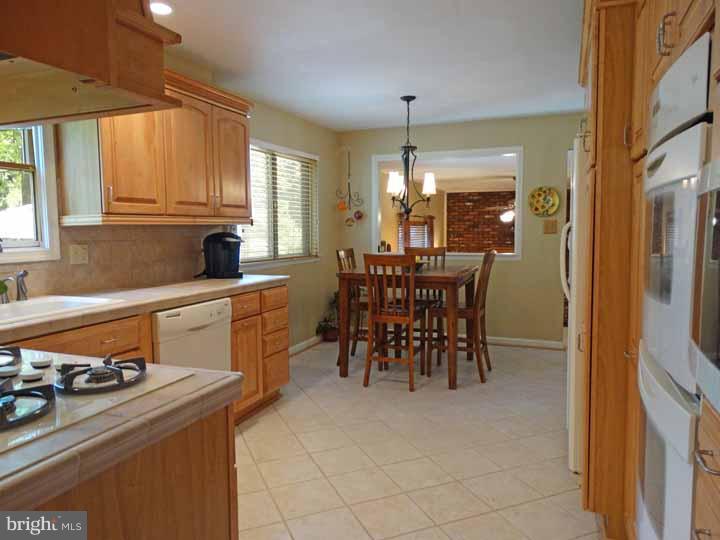 262 Hickory Road Yardley, PA 19067 - Photo 7 of 22