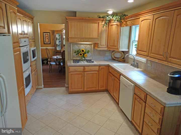 262 Hickory Road Yardley, PA 19067 - Photo 9 of 22