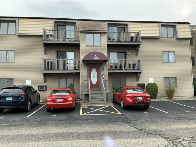$1,700 | 23 Village Court, Unit 23, West Warwick, RI 02893