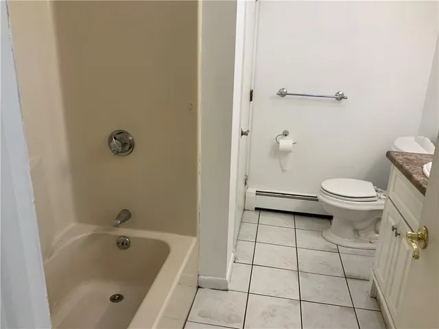 $1,700 | 23 Village Court, Unit 23, West Warwick, RI 02893