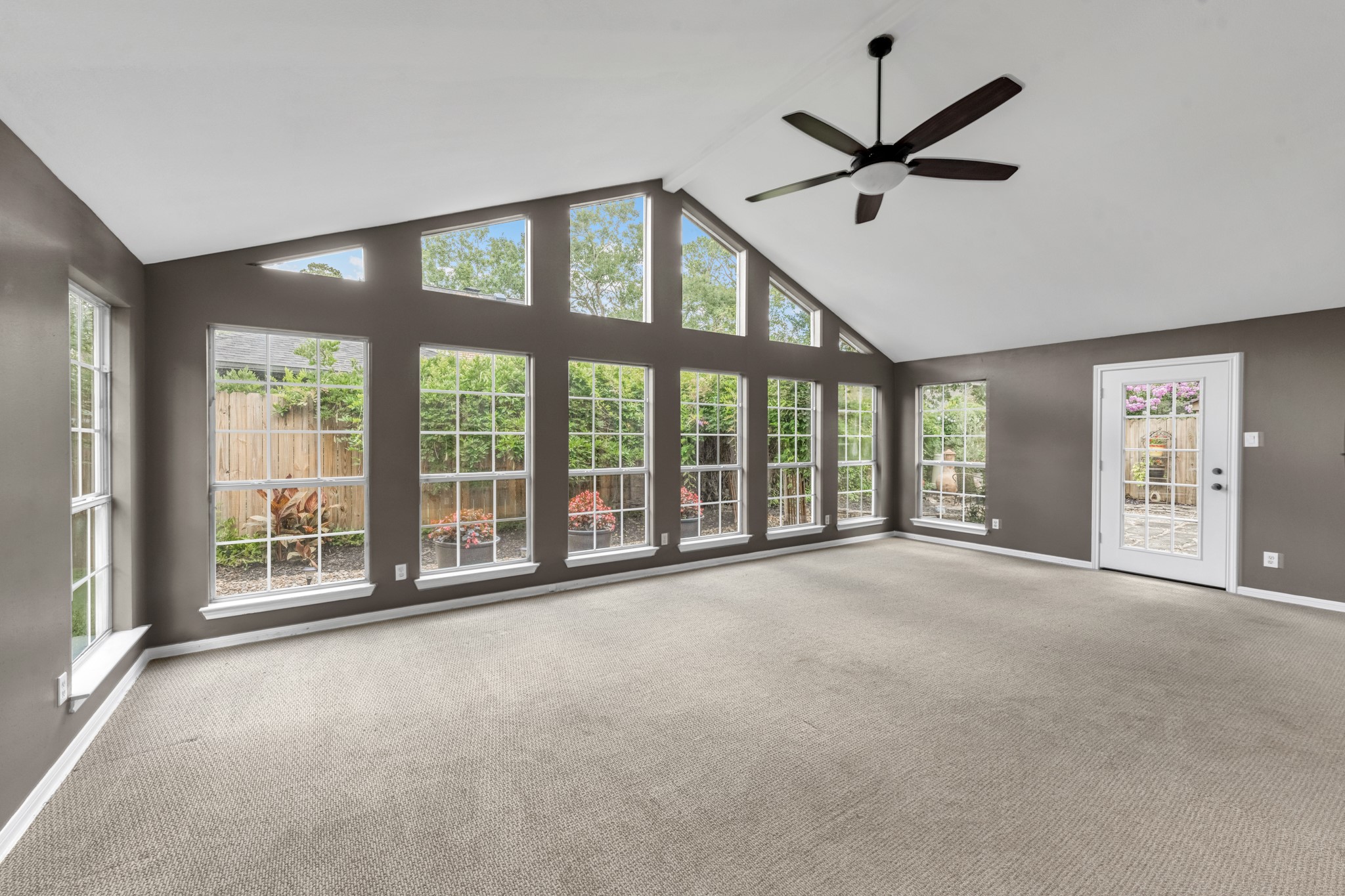 622 South Rivershire Drive Conroe, TX 77304 - Photo 9 of 25 Sun room