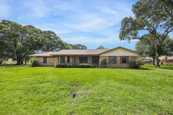 $325,000 | 7605 Becky Street, Wallis, TX 77485