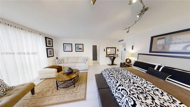 $2,100 | 800 West Avenue, Unit 614, Miami Beach, FL 33139