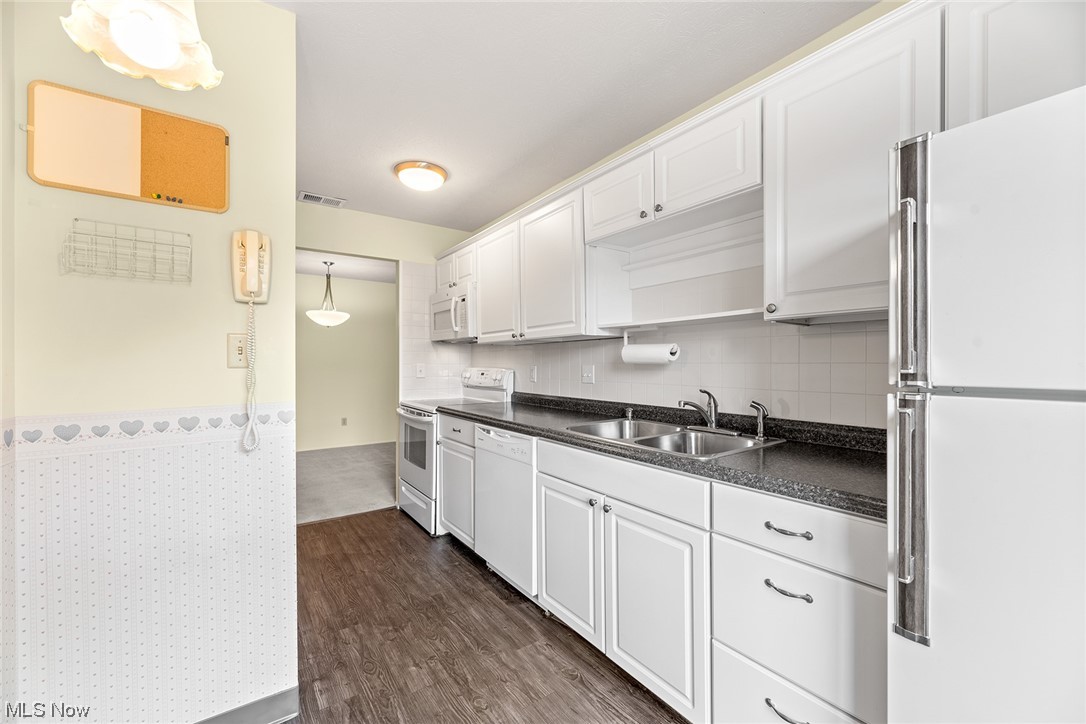 3066 Kent Road, Unit 409 Stow, OH 44224 - Photo 12 of 35 Kitchen