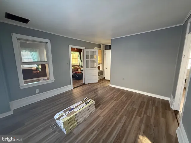 a view of livingroom with furniture