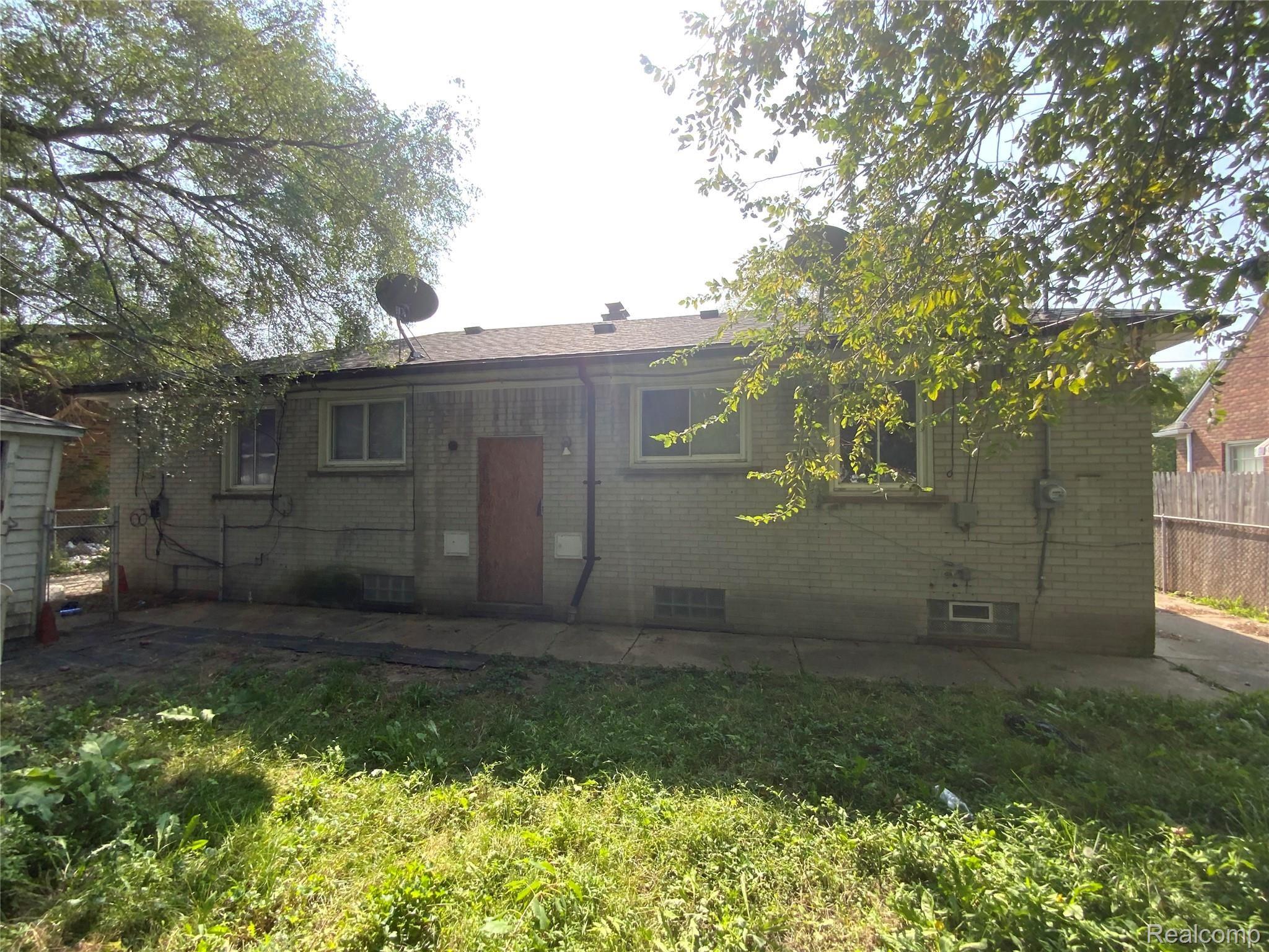 18827 Moross Road Detroit, MI 48224 - Photo 14 of 19 Photo Sep 23, 1 42 44 PM.jpg
