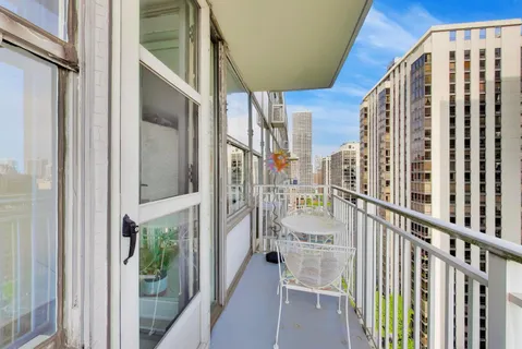 $549,500 | 1000 North Lake Shore Plaza, Unit 2205, Chicago, IL 60611