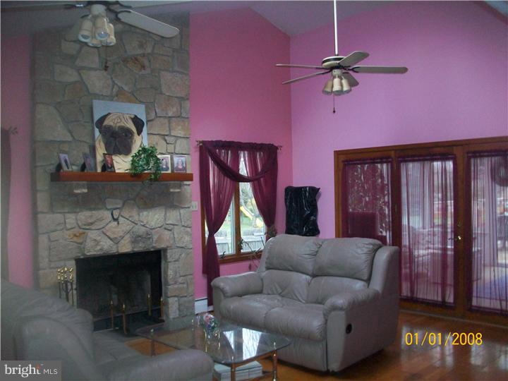 2675 Lisayne Road Hatboro, PA 19040 - Photo 6 of 10 Family Room