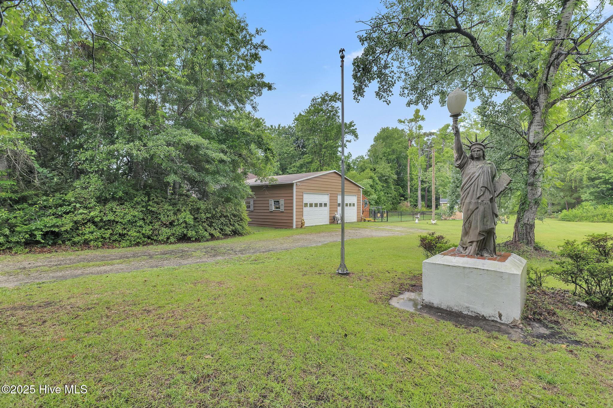 2601 Mayberry Loop Road Morehead City, NC 28557 - Photo 4 of 39 IMG_0888