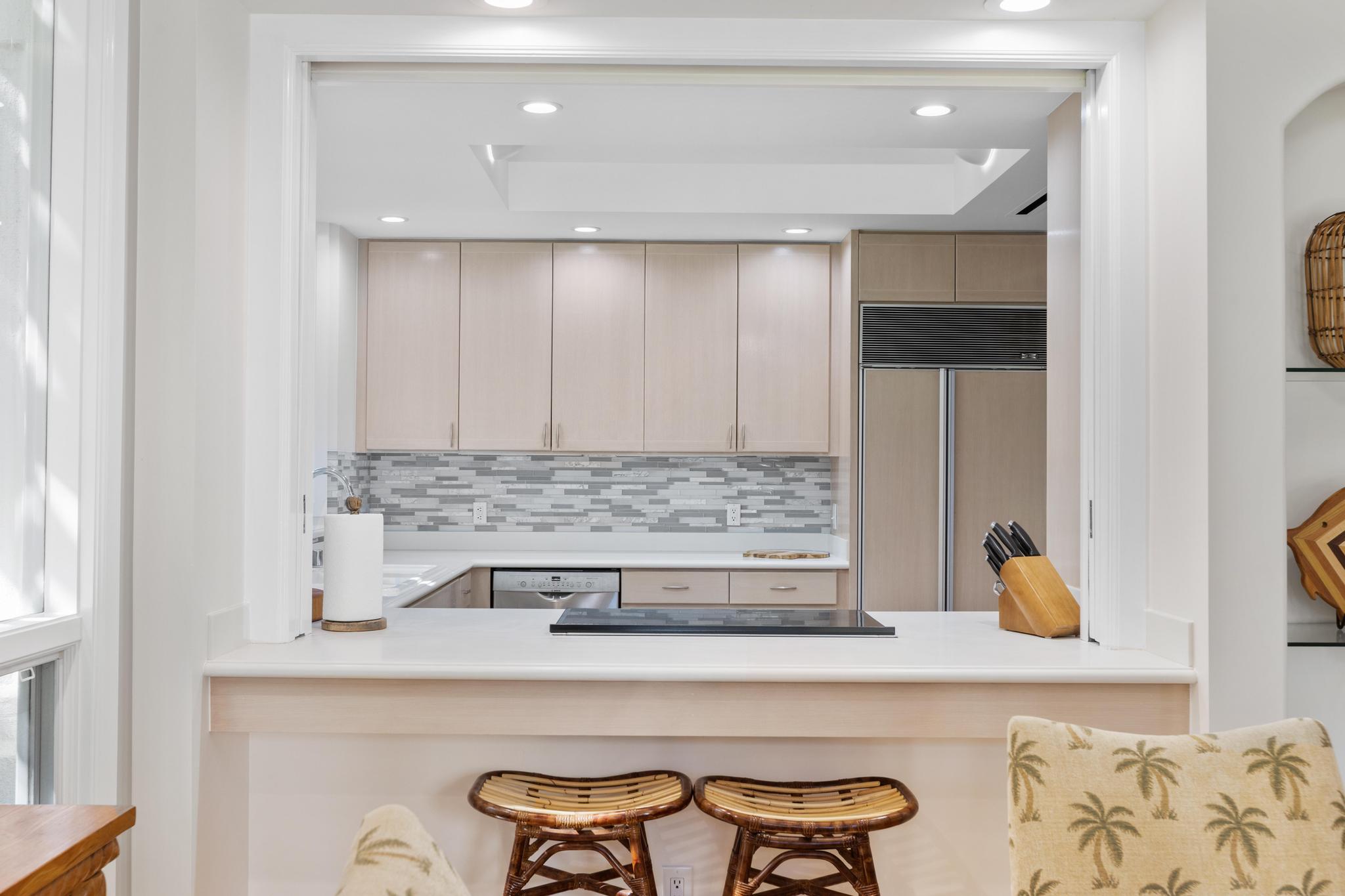 68-1375 Pauoa Road, Unit M4 Kamuela, HI 96743 - Photo 11 of 30 a bathroom with a sink and a mirror