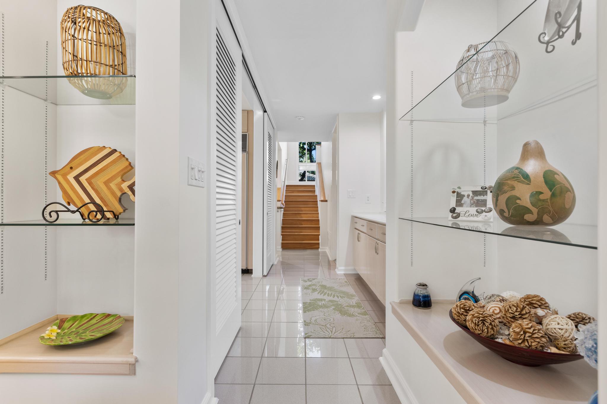 68-1375 Pauoa Road, Unit M4 Kamuela, HI 96743 - Photo 14 of 30 a hallway with a wooden floor