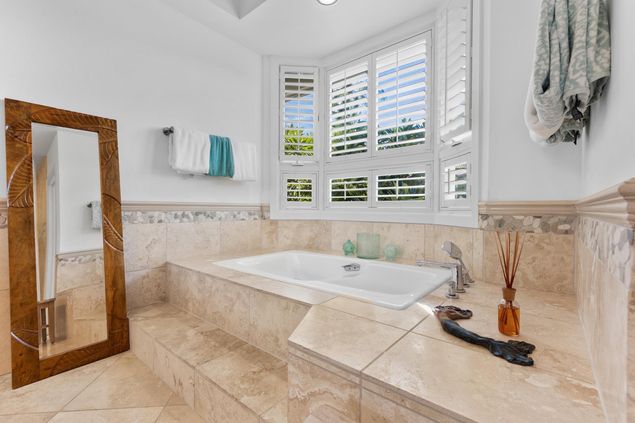 68-1375 Pauoa Road, Unit M4 Kamuela, HI 96743 - Photo 22 of 30 a bathroom with a tub a sink and a window