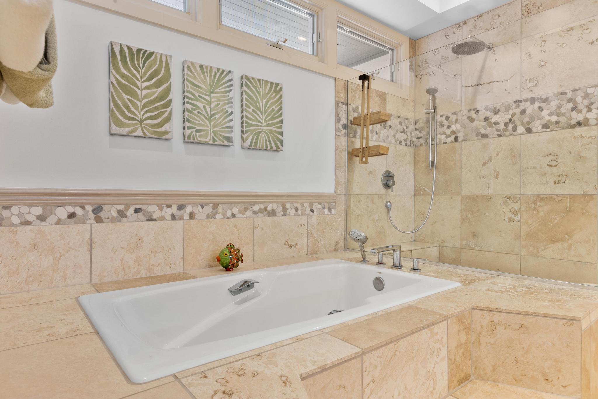 68-1375 Pauoa Road, Unit M4 Kamuela, HI 96743 - Photo 27 of 30 a bathroom with a bathtub and shower