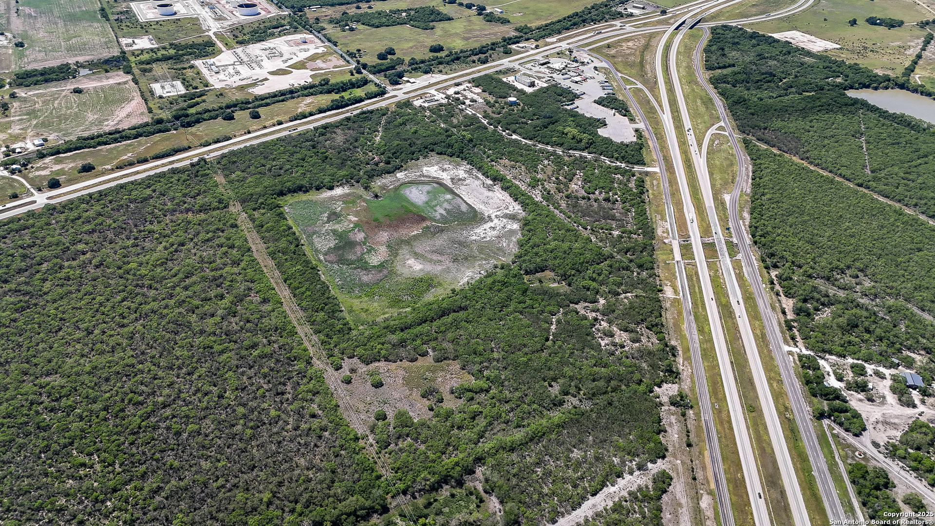 6266 Highway 281 Three Rivers, TX 78071 - Photo 4 of 37 a bird view of a garden