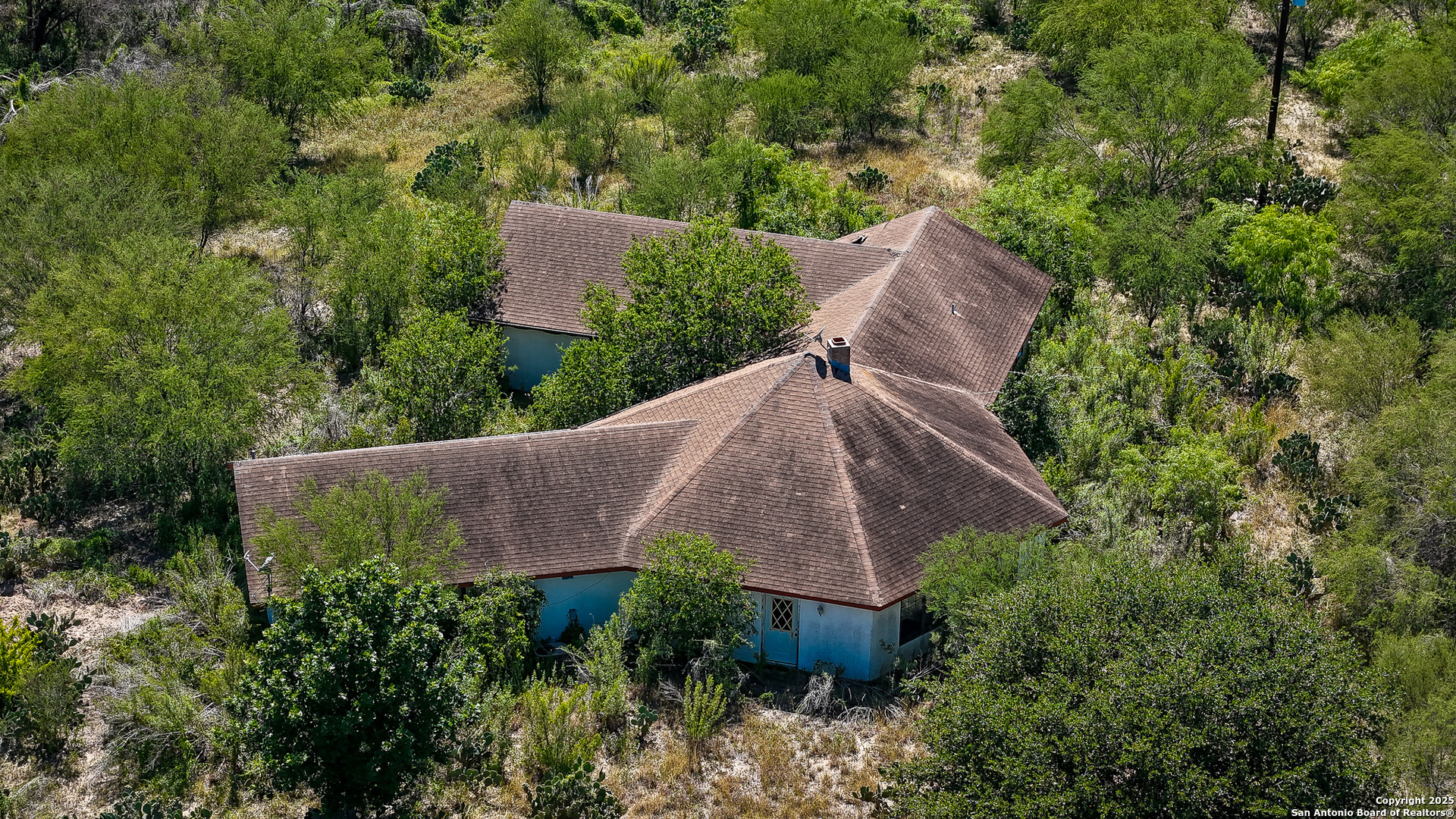 6266 Highway 281 Three Rivers, TX 78071 - Photo 5 of 37 an aerial view of a house
