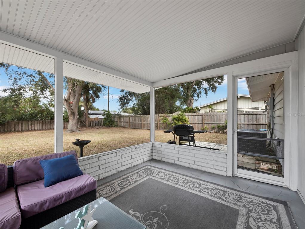 2417 Parson Lane Sarasota, FL 34239 - Photo 12 of 36