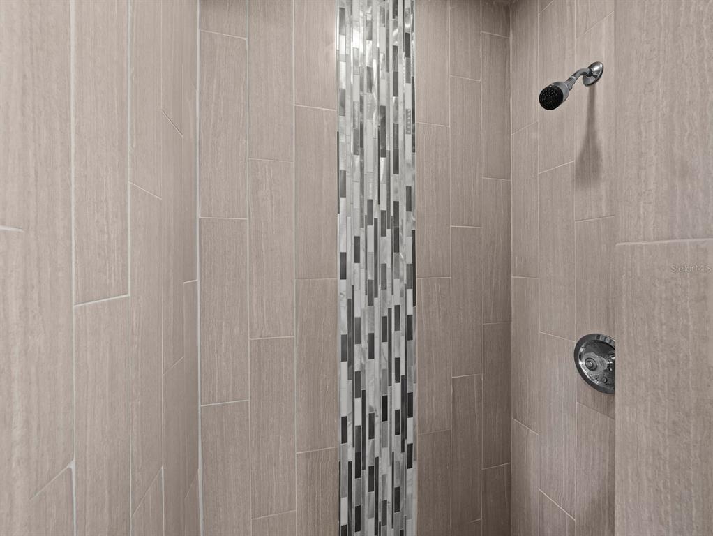 2417 Parson Lane Sarasota, FL 34239 - Photo 17 of 36