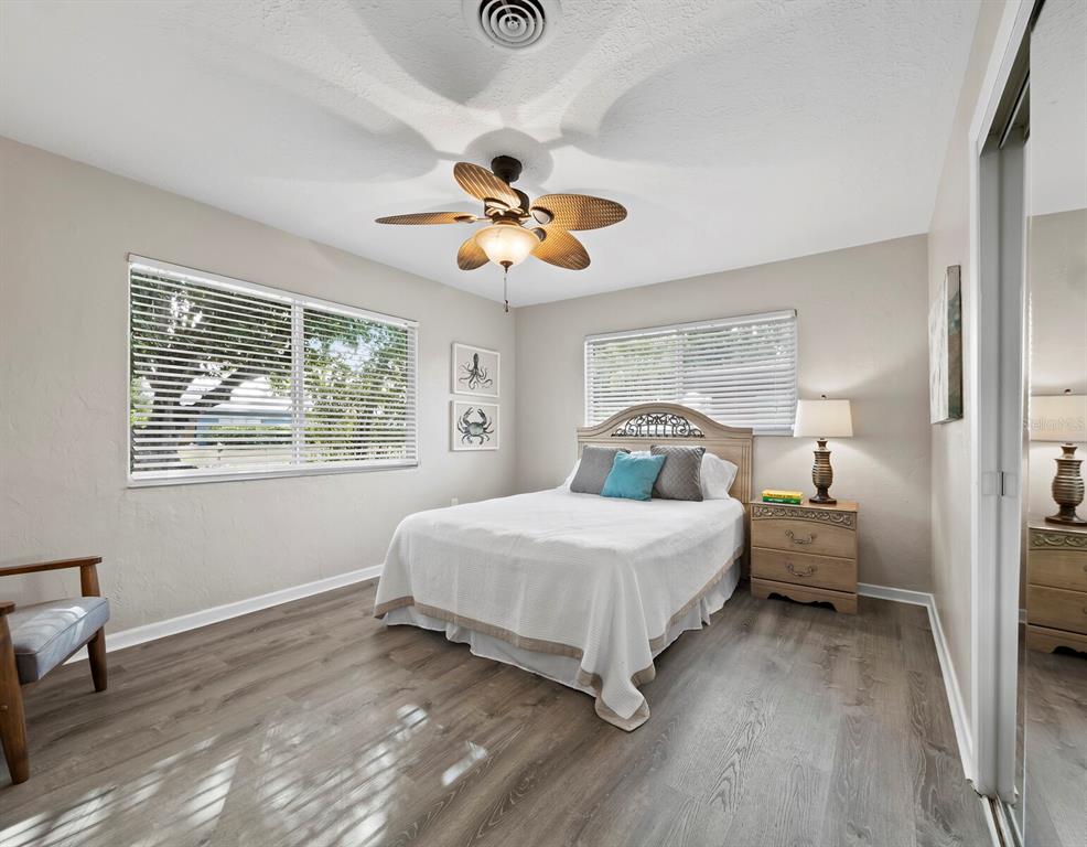 2417 Parson Lane Sarasota, FL 34239 - Photo 18 of 36