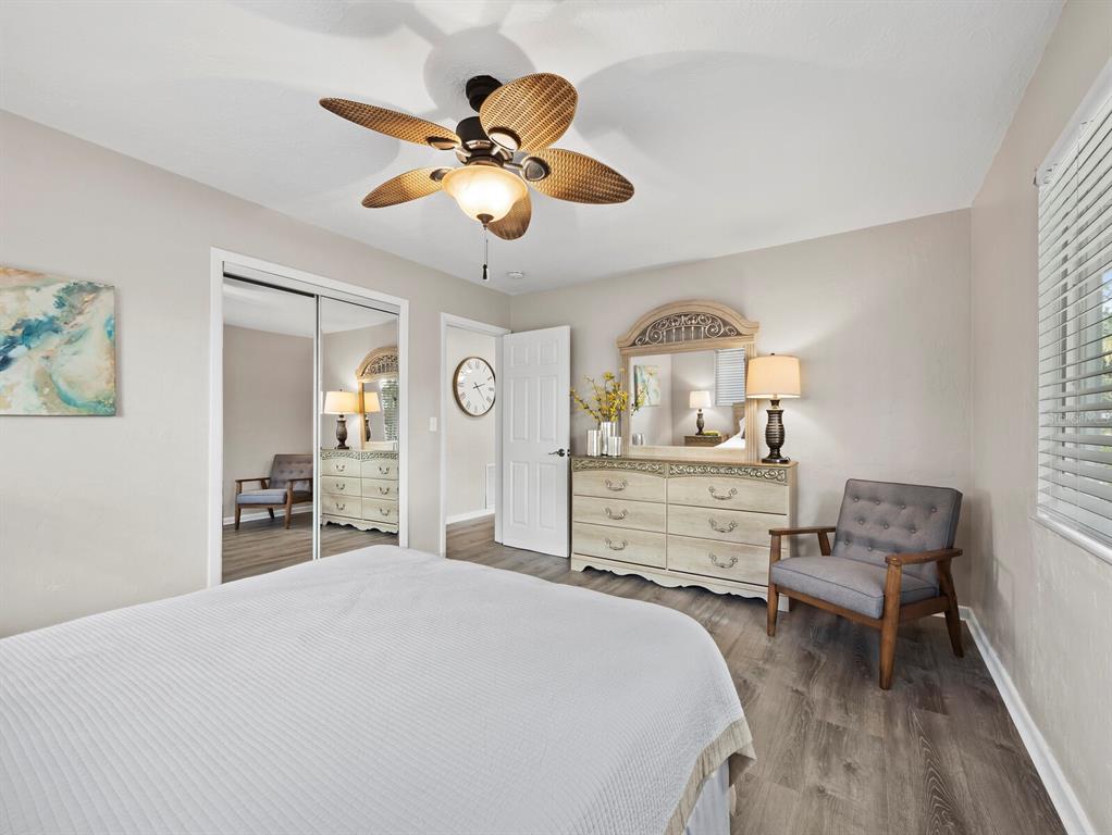 2417 Parson Lane Sarasota, FL 34239 - Photo 19 of 36