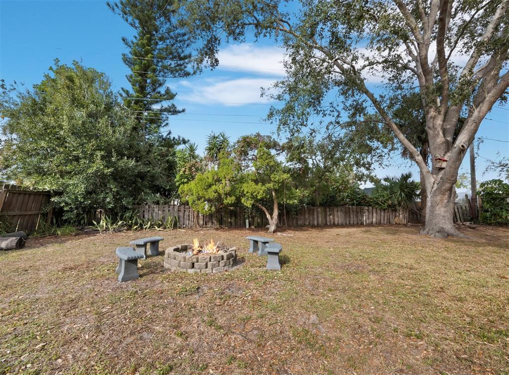 2417 Parson Lane Sarasota, FL 34239 - Photo 25 of 36