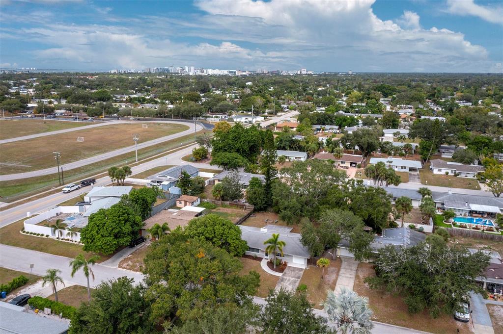 2417 Parson Lane Sarasota, FL 34239 - Photo 27 of 36