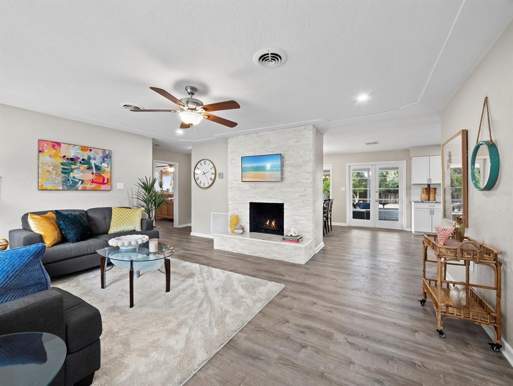 2417 Parson Lane Sarasota, FL 34239 - Photo 3 of 36