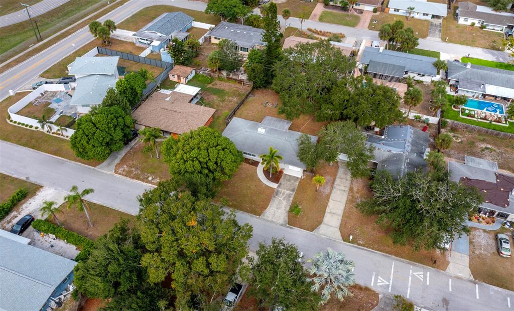 2417 Parson Lane Sarasota, FL 34239 - Photo 33 of 36