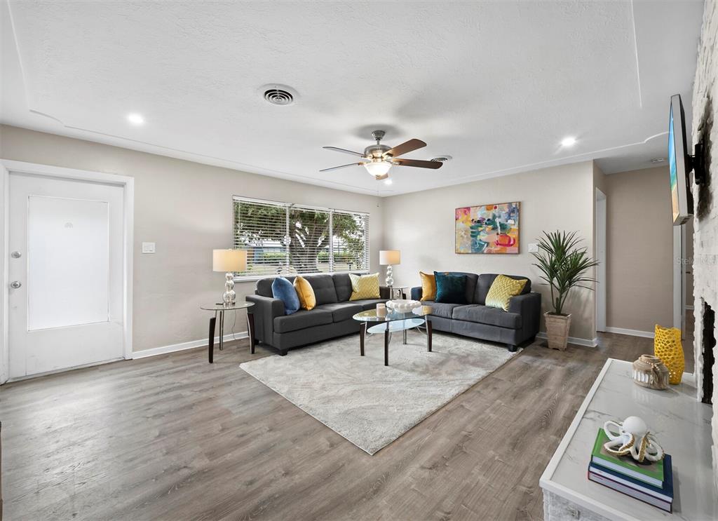 2417 Parson Lane Sarasota, FL 34239 - Photo 4 of 36