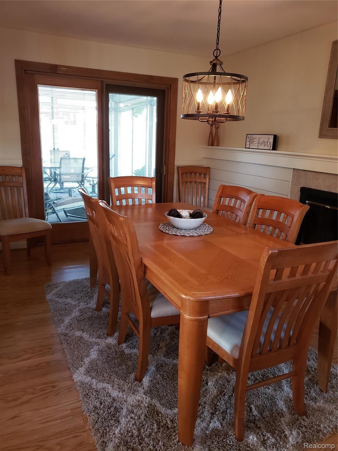 14916 Reeck Road Southgate, MI 48195 - Photo 20 of 55 family/dining room looking into screen porch