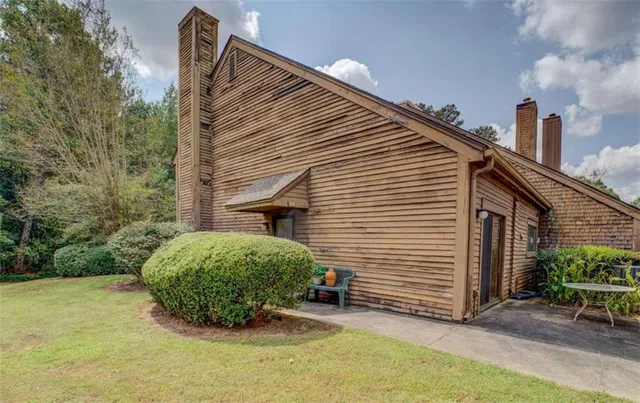 a view of backyard of house