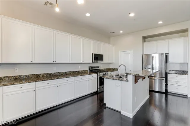 $2,769 | 6632 Ditmars Street, Las Vegas, NV 89166