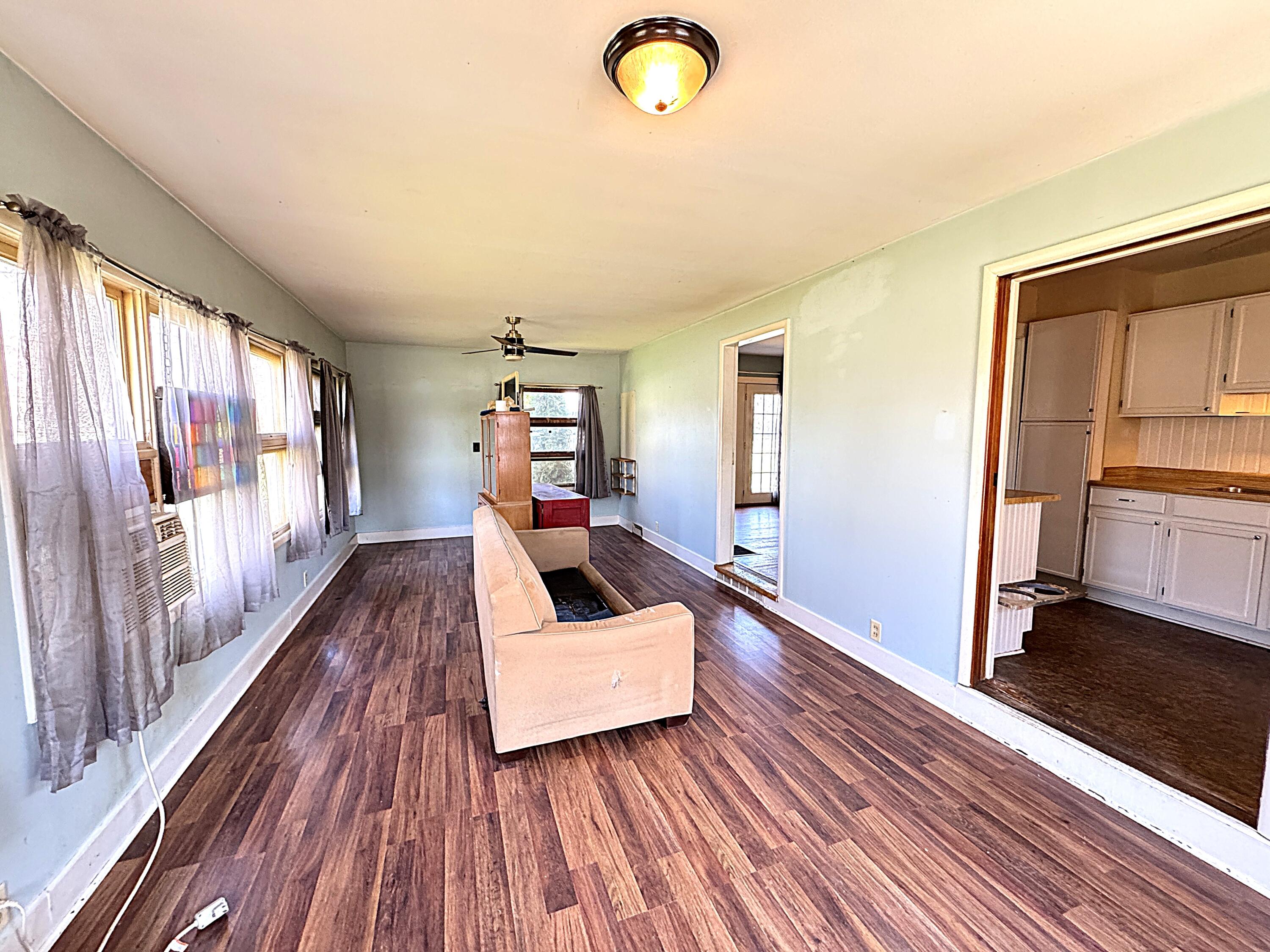 3316 Glendora Road Buchanan, MI 49107 - Photo 10 of 29 Living Room