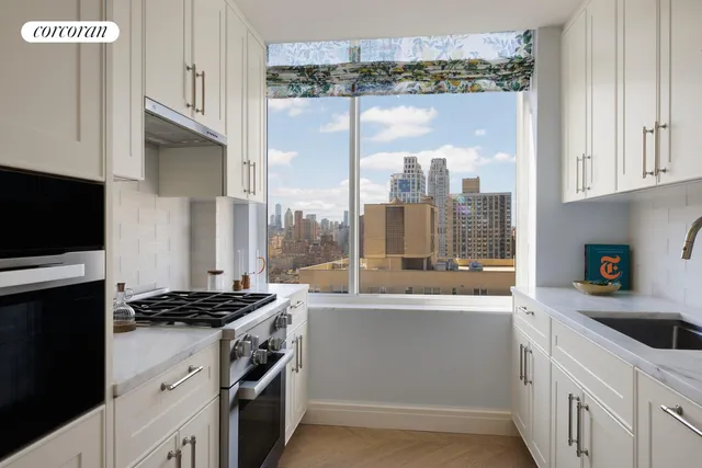 $2,120,000 | 400 East 84th Street, Unit 25D | Upper East Side
